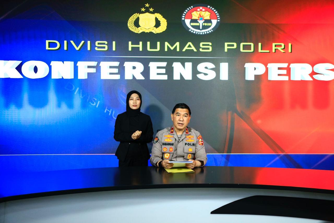 Kapolri Naikkan Pangkat Delapan Pati
